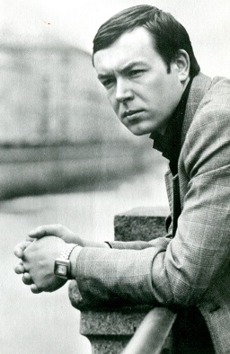 ����� ����